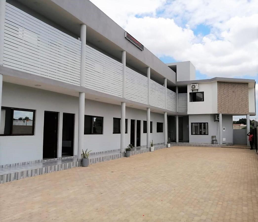 40 40 Accommodation Matola Екстериор снимка