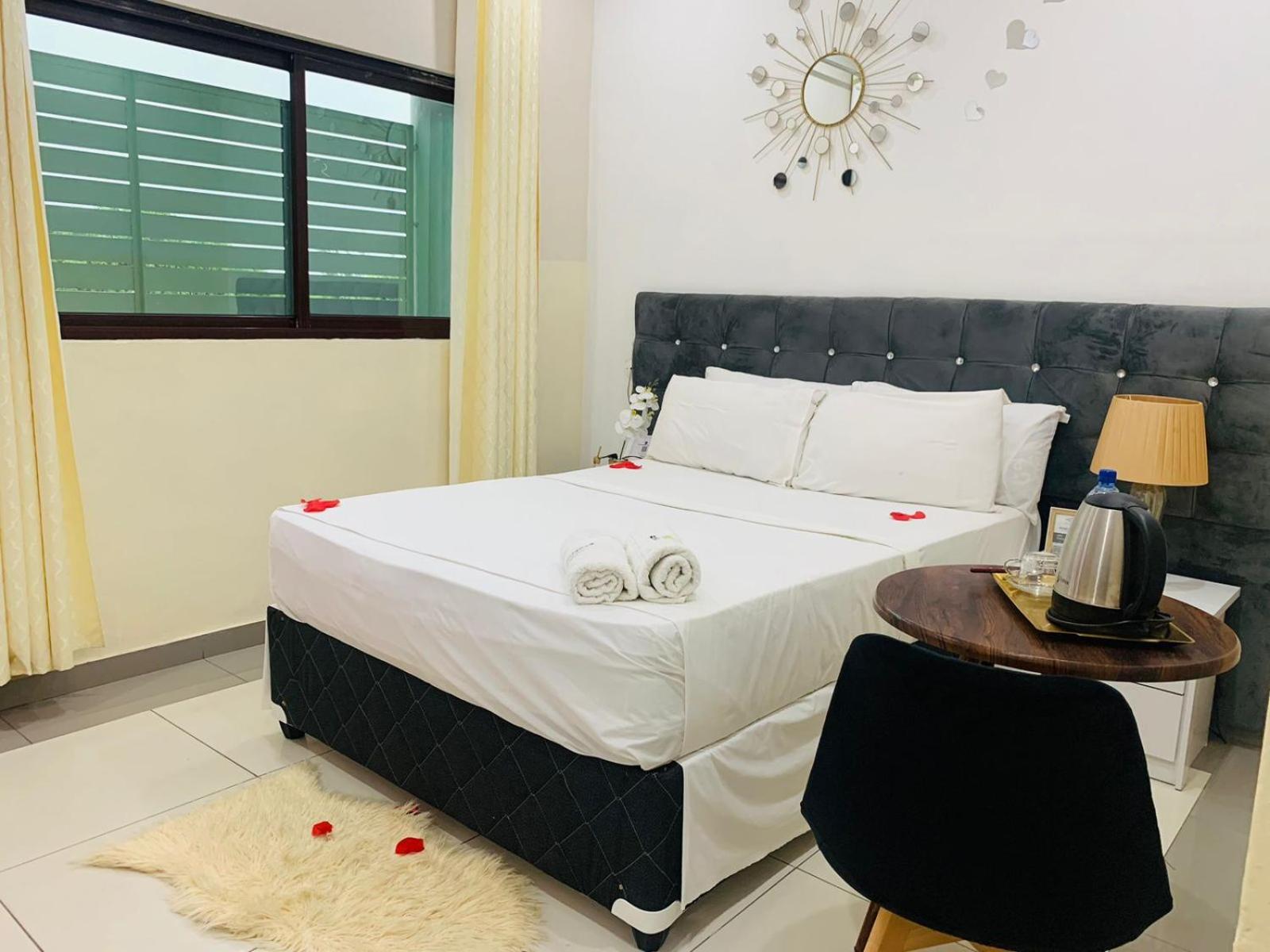 40 40 Accommodation Matola Екстериор снимка
